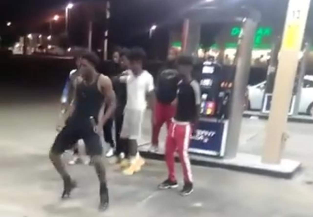 VIDEO: Baile en una gasolinera se vuelve viral. Noticias en tiempo real