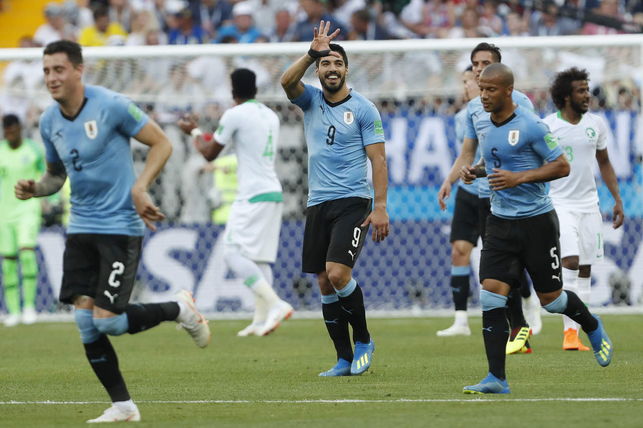 Uruguay gana 1-0 a Arabia al medio tiempo. Noticias en tiempo real