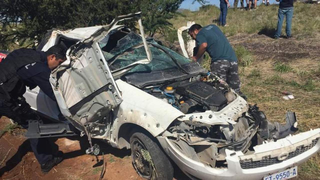 Volcadura en autopista Durango-GP deja un muerto y un herido. Noticias en tiempo real