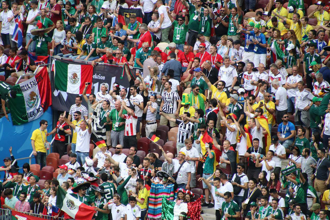 FIFA multa a México y Serbia por comportamiento de aficionados. Noticias en tiempo real