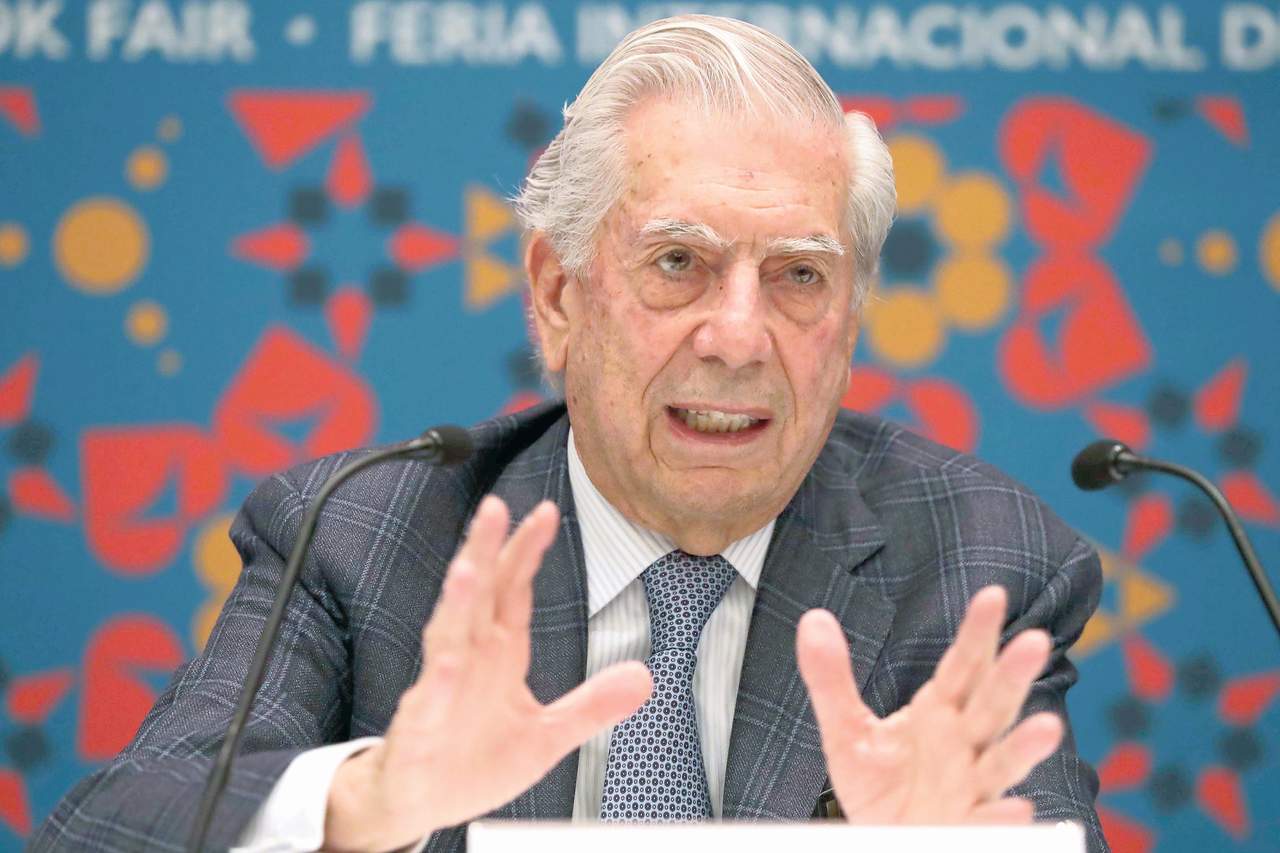 Vargas Llosa recibe el alta hospitalaria tras sufrir caída en su casa. Noticias en tiempo real