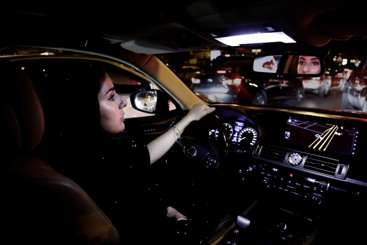 Mujeres en Arabia Saudita podrán conducir legalmente. Noticias en tiempo real