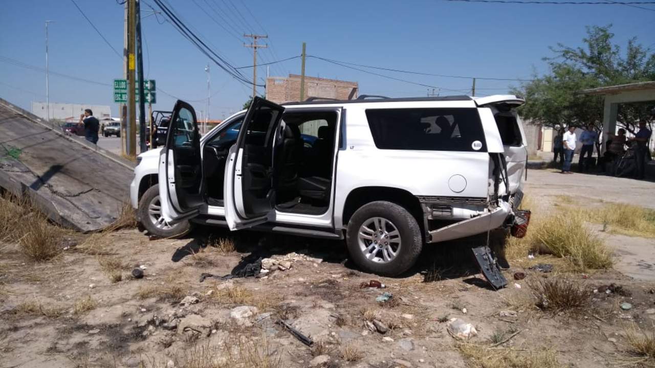 Patrulla choca vehículo de esposa de Guillermo Anaya. Noticias en tiempo real