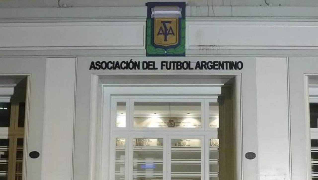 Multa la FIFA a Asociación del Fútbol Argentino por aficionados. Noticias en tiempo real
