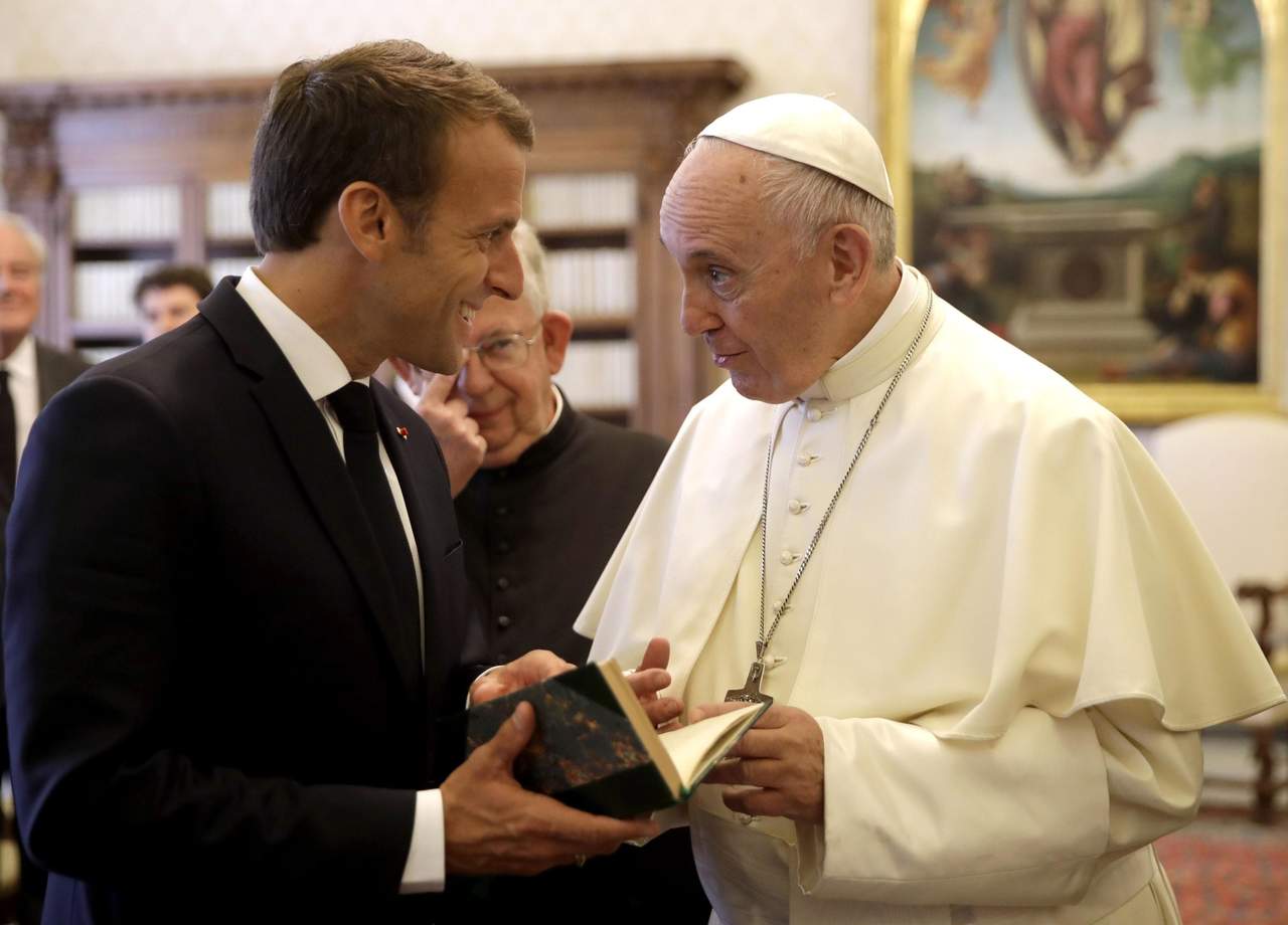 Se reúne Macron con el Papa Francisco; hablan sobre migración. Noticias en tiempo real