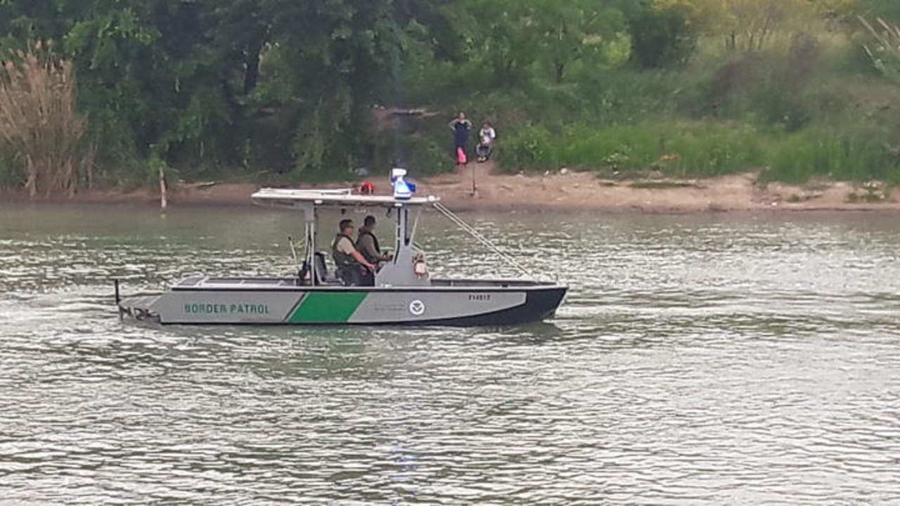 Rescatan a mujer embarazada en el río Bravo. Noticias en tiempo real