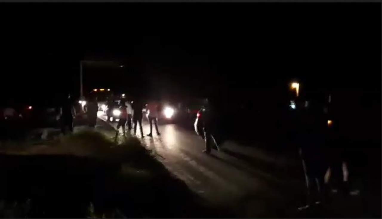 Bloquean carretera en San Pedro; acusan hostigamiento. Noticias en tiempo real