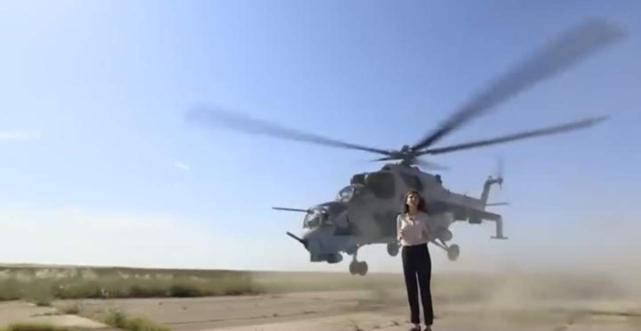VIDEO: Periodista casi es decapitada por helicóptero. Noticias en tiempo real