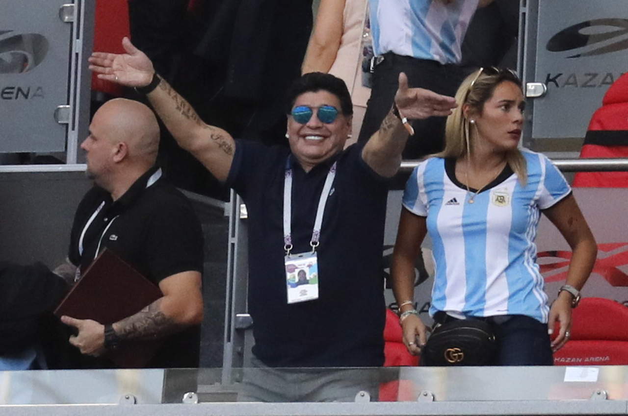 Maradona dirigiría gratis a Argentina. Noticias en tiempo real