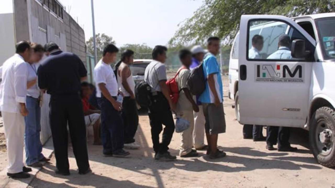 Detiene Policía Federal a 15 migrantes en la Saltillo-Torreón. Noticias en tiempo real
