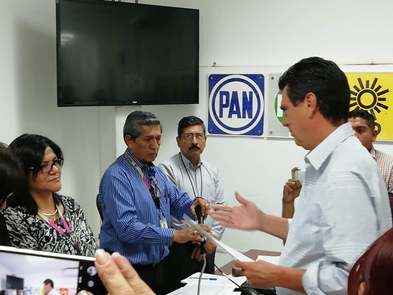 José Ángel Pérez recibe constancia de mayoría como diputado federal. Noticias en tiempo real