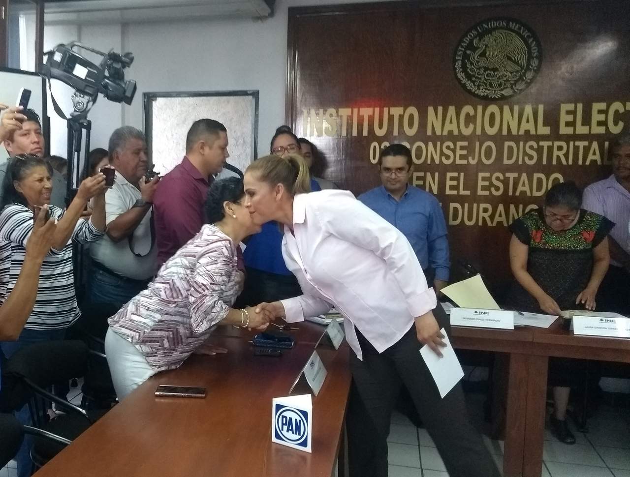 INE entrega constancia a Marina Vitela como diputada federal. Noticias en tiempo real