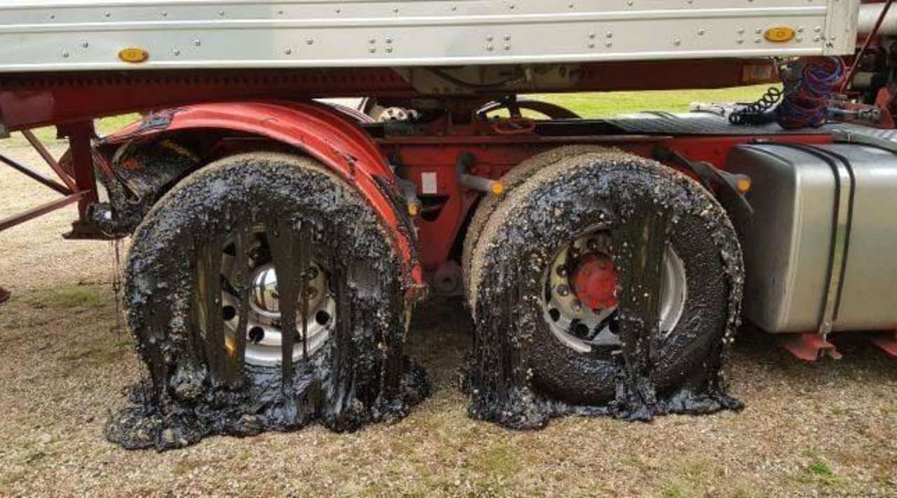 Carretera de fuego derrite neumáticos en Australia. Noticias en tiempo real