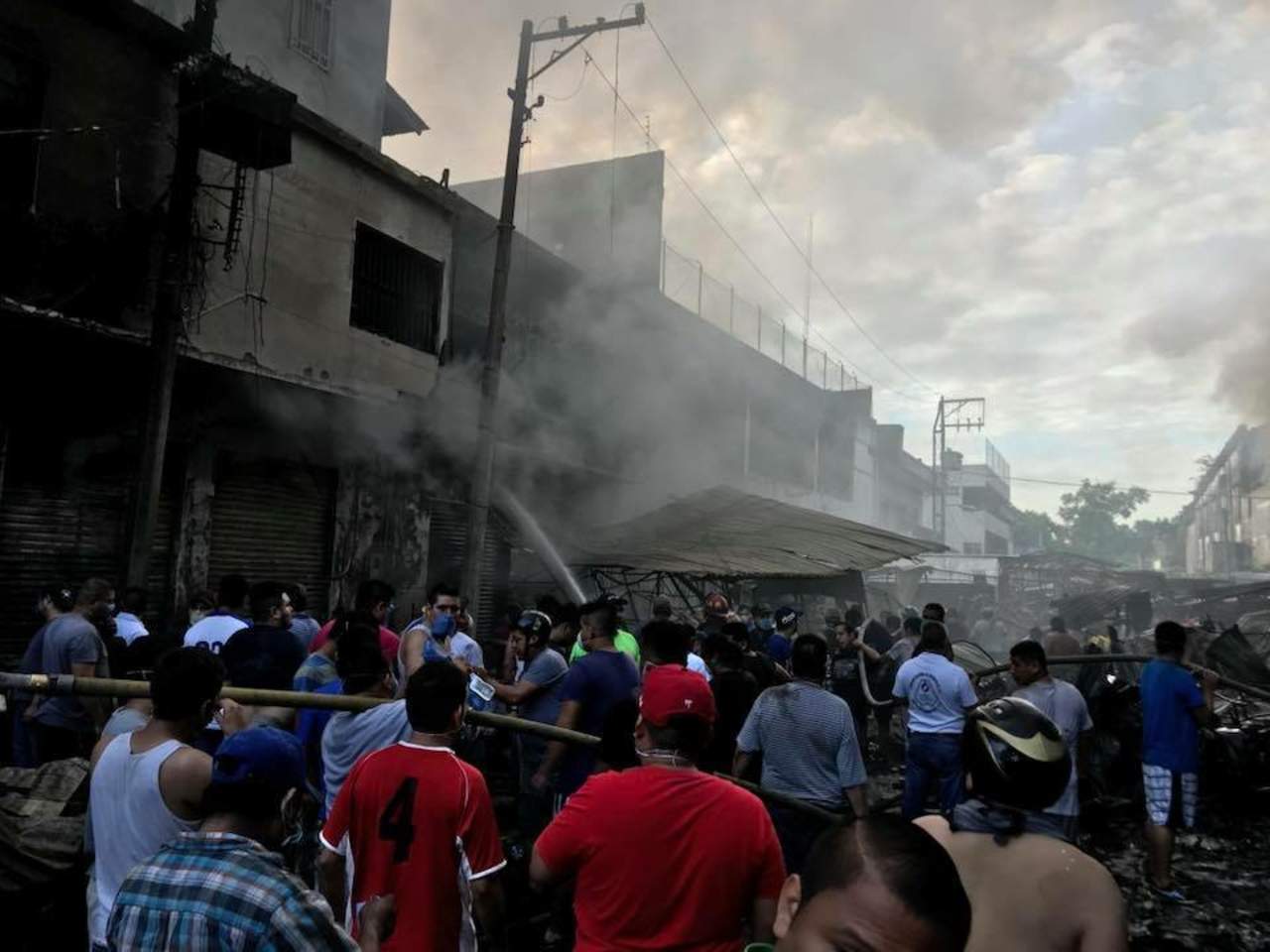 Incendio en mercado de San Luis Potosí deja dos muertos. Noticias en tiempo real