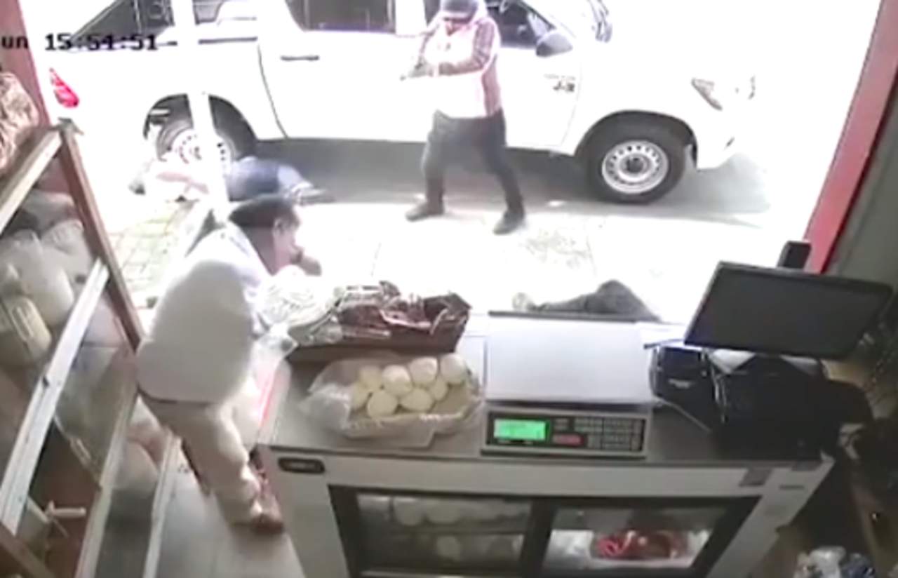 VIDEO: Criminal mata a 3 comerciantes con el fin de robarles. Noticias en tiempo real