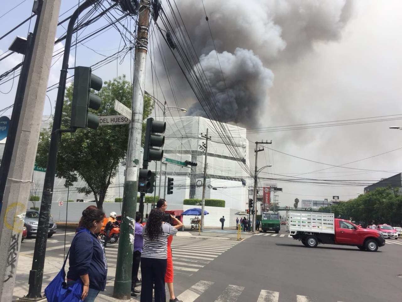 Reportan incendio en Galerías Coapa; no hay lesionados. Noticias en tiempo real