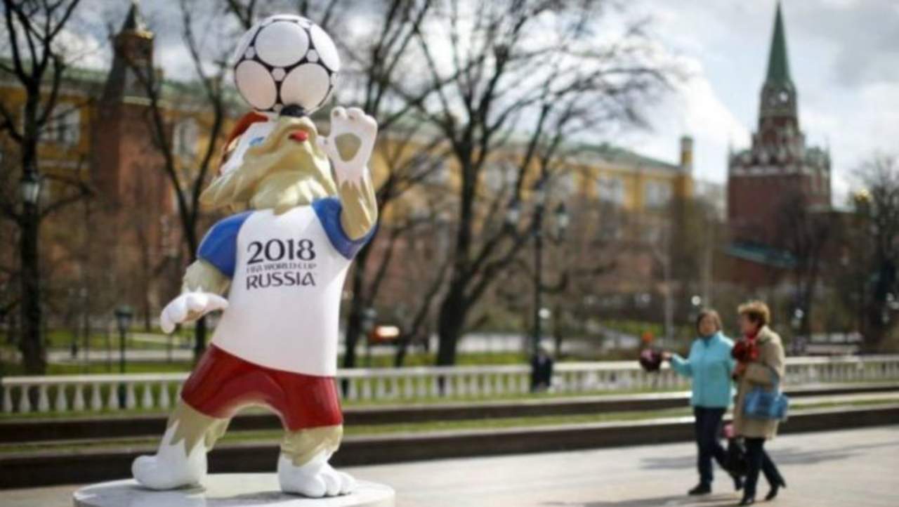 Roban nuevamente estatua de mascota mundialista. Noticias en tiempo real