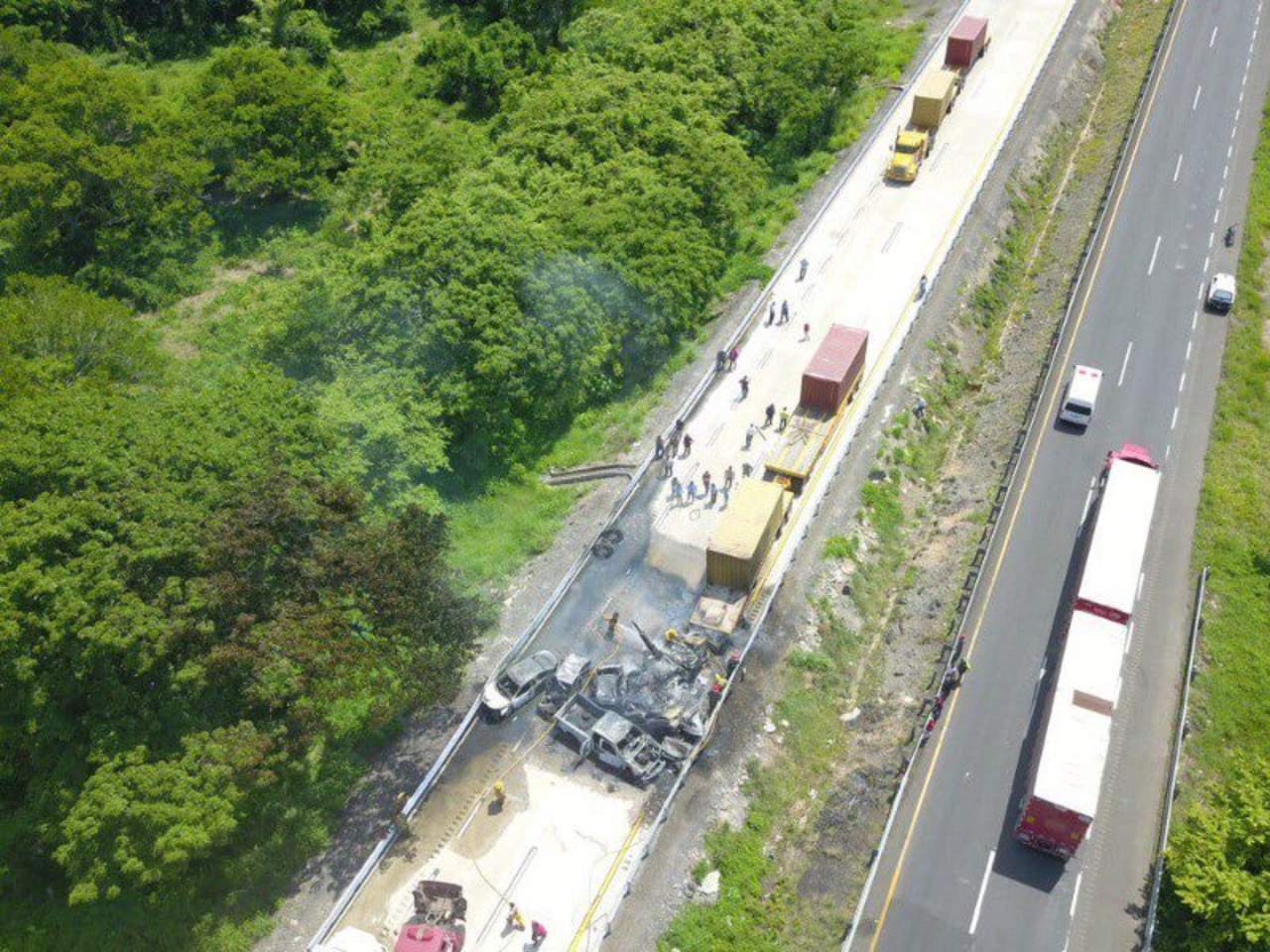 Choque múltiple deja 5 fallecidos en autopista de Veracruz. Noticias en tiempo real