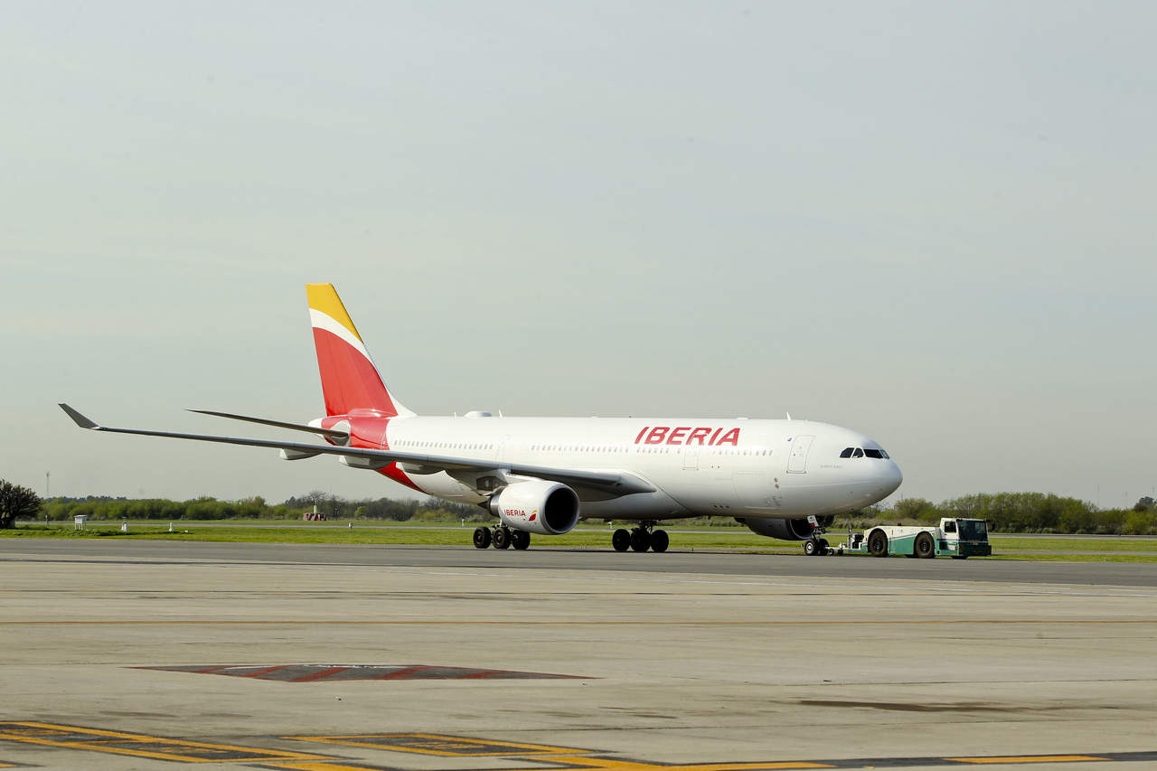 Avión de Iberia aterrizó de emergencia en AICM. Noticias en tiempo real
