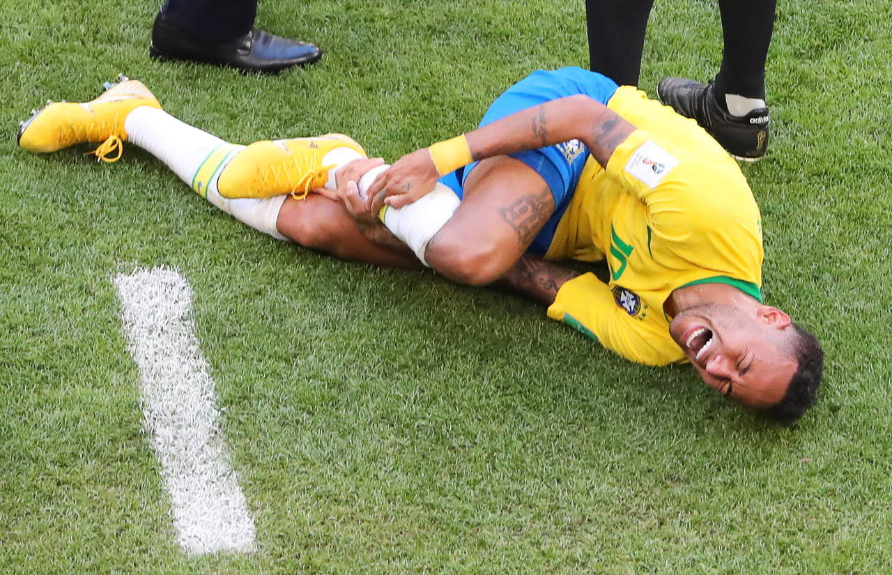 Neymar toma con gracia el #NeymarChallenge. Noticias en tiempo real