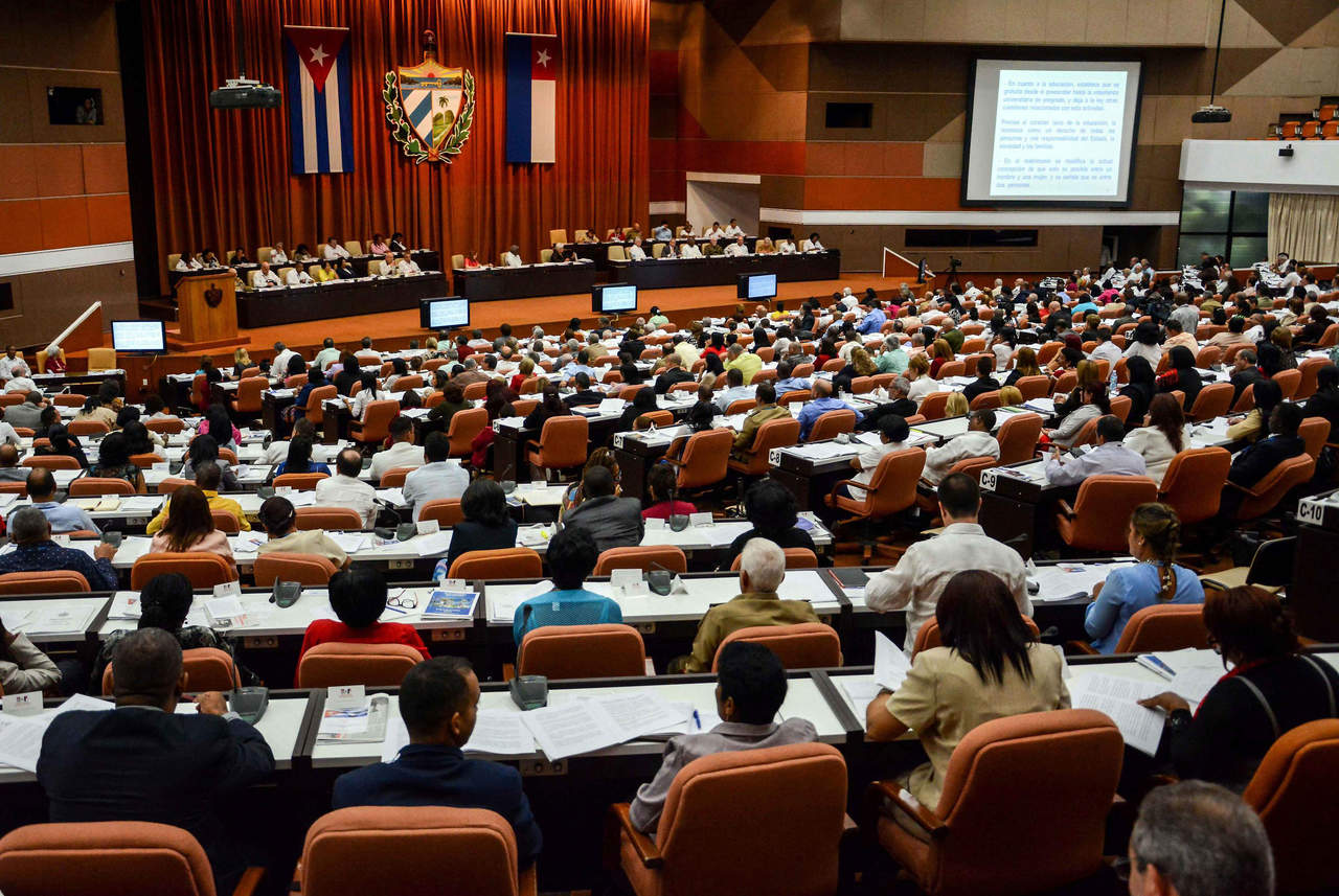 Elimina Cuba la palabra comunismo del borrador de nueva Constitución. Noticias en tiempo real