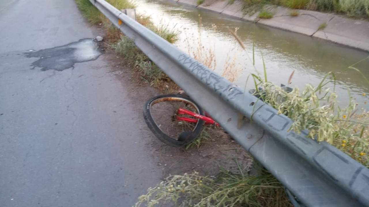 Buscan a ciclista que fue atropellado y lanzado a canal de riego. Noticias en tiempo real