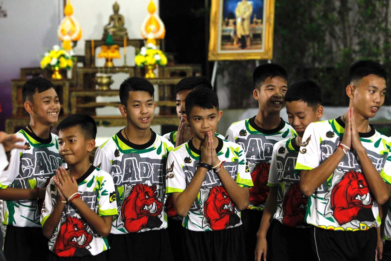 Niños rescatados de Tailandia se recluirán en templo budista. Noticias en tiempo real