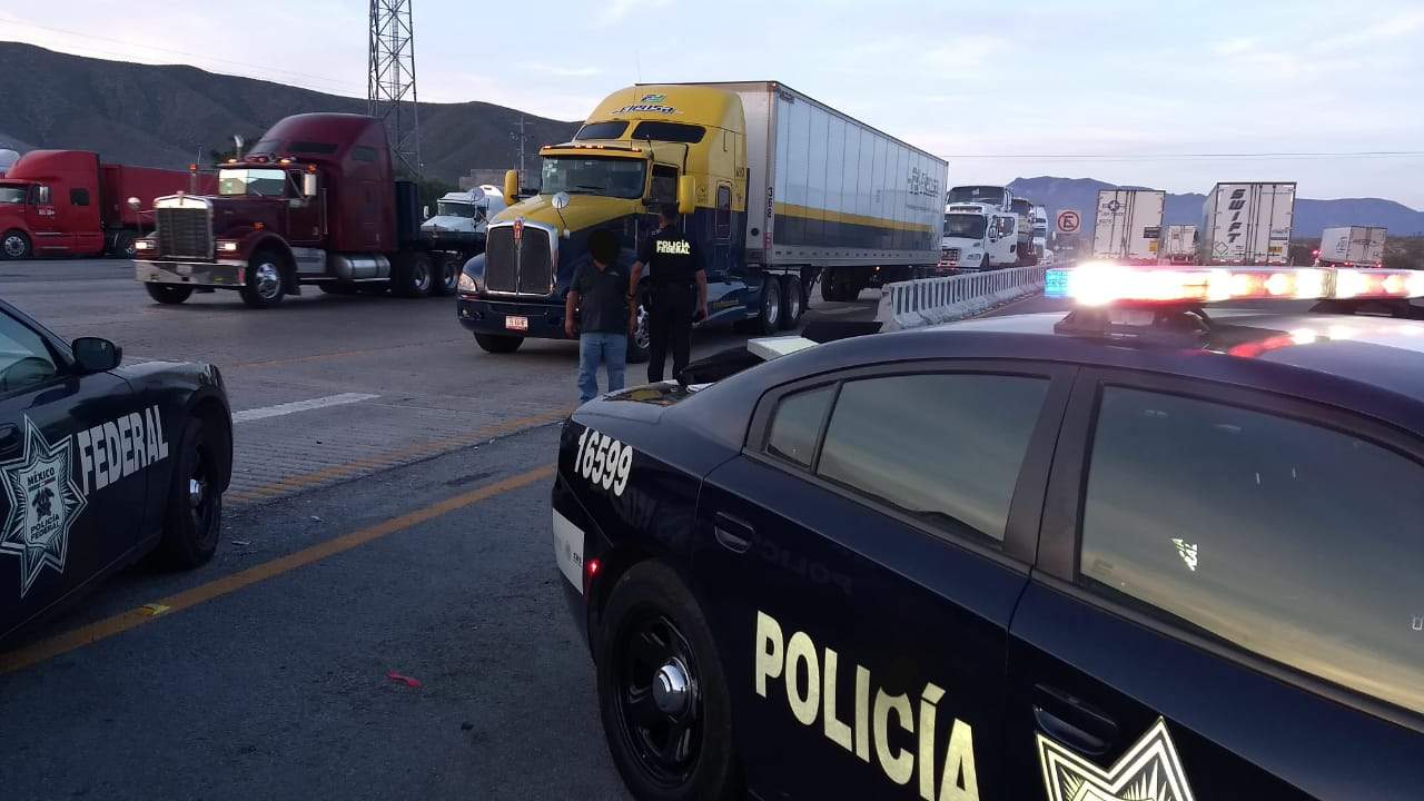 Aseguran a tres guatemaltecos que viajaban en tractocamión en Saltillo. Noticias en tiempo real