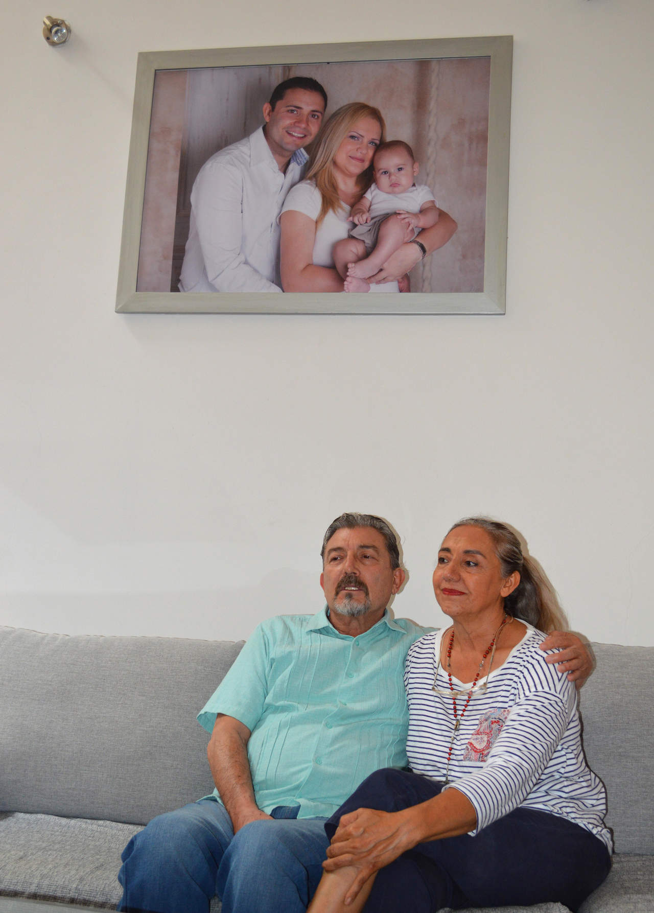 Padres de española asesinada defienden inocencia de su nuero. Noticias en tiempo real