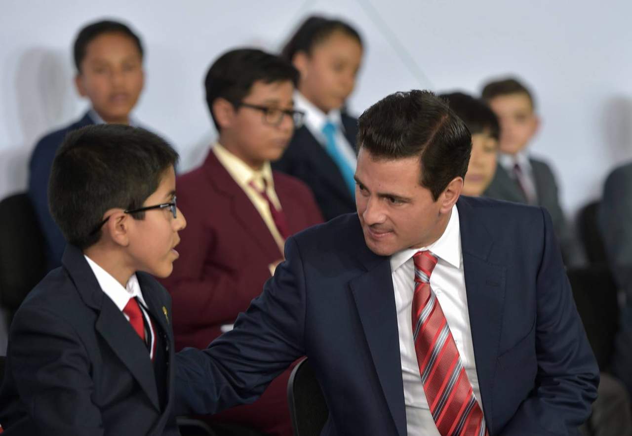 Se reúnen niños y niñas de Coahuila con Peña Nieto. Noticias en tiempo real