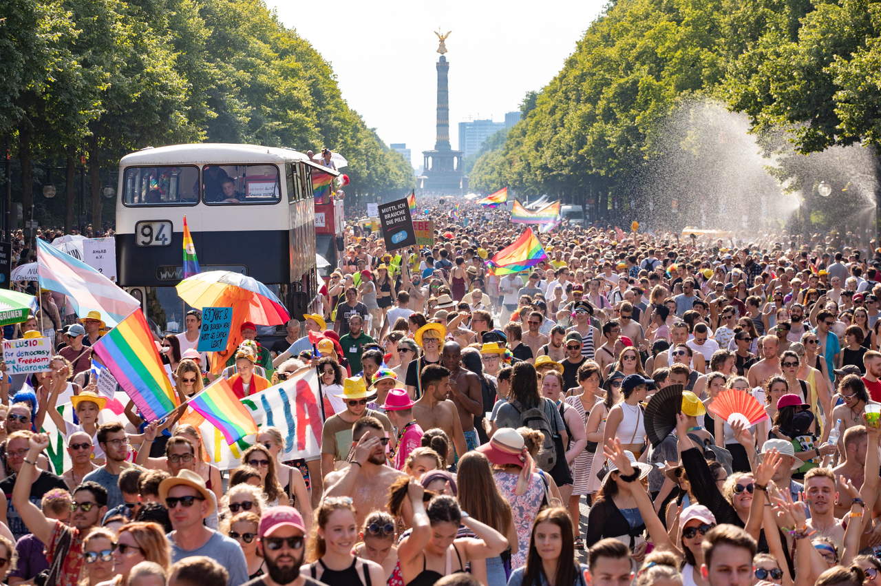 Berlín celebra la 40 edición de su desfile del orgullo gay. Noticias en tiempo real