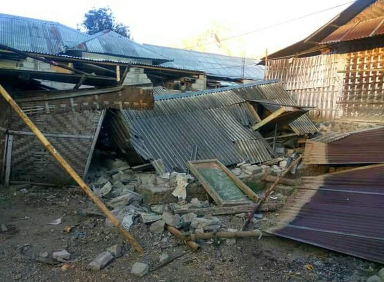 Sismo y réplica causan daños en Indonesia. Noticias en tiempo real