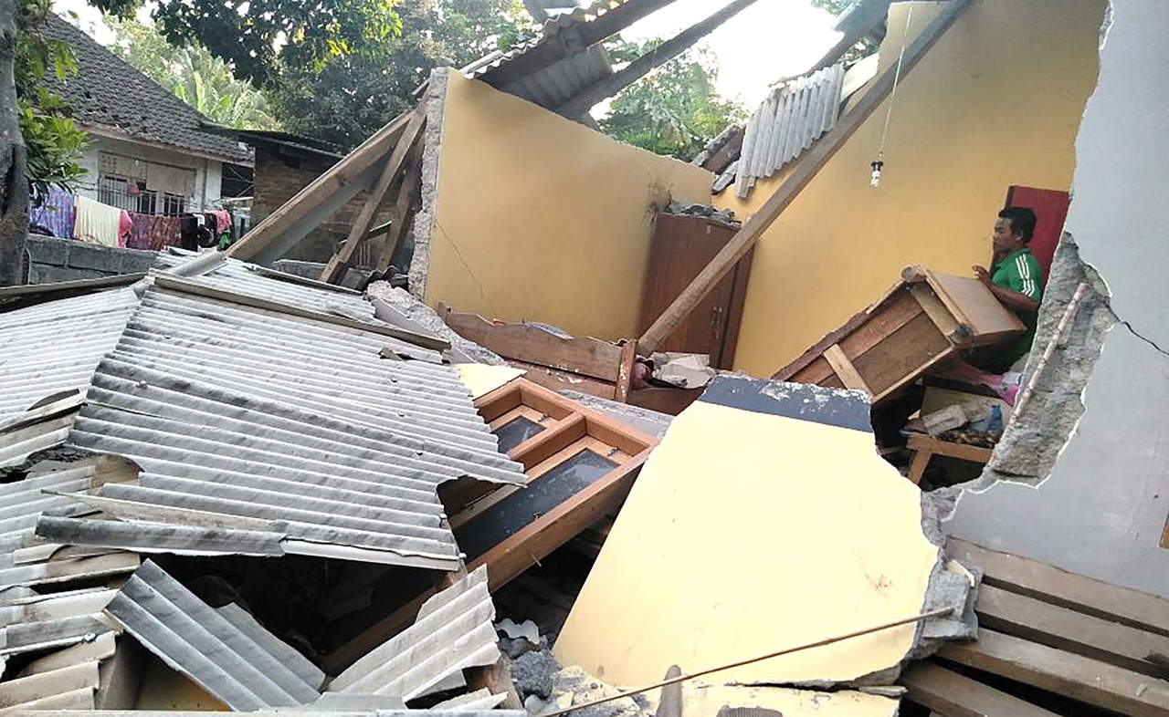 Sismo de 6.4 grados deja 14 muertos en Indonesia. Noticias en tiempo real