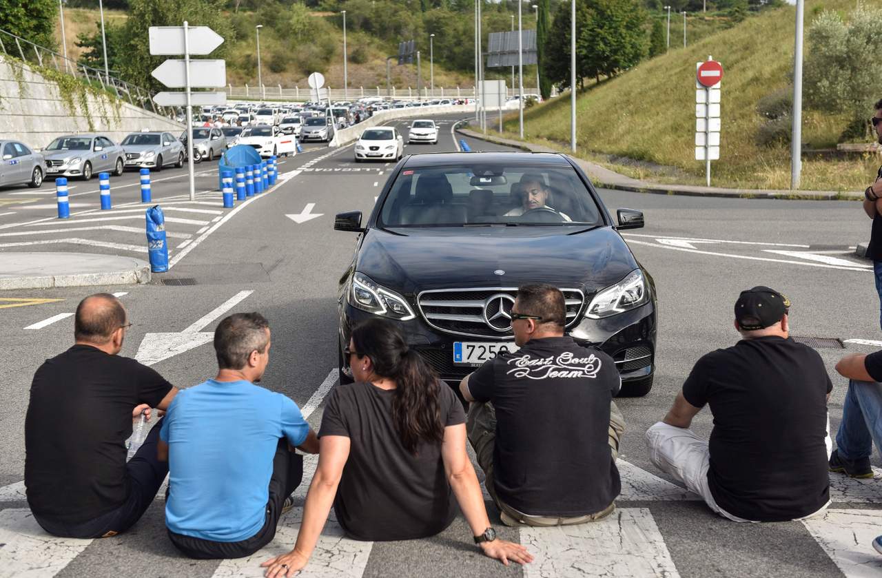 Crecen protestas contra Uber y Cabify en España. Noticias en tiempo real