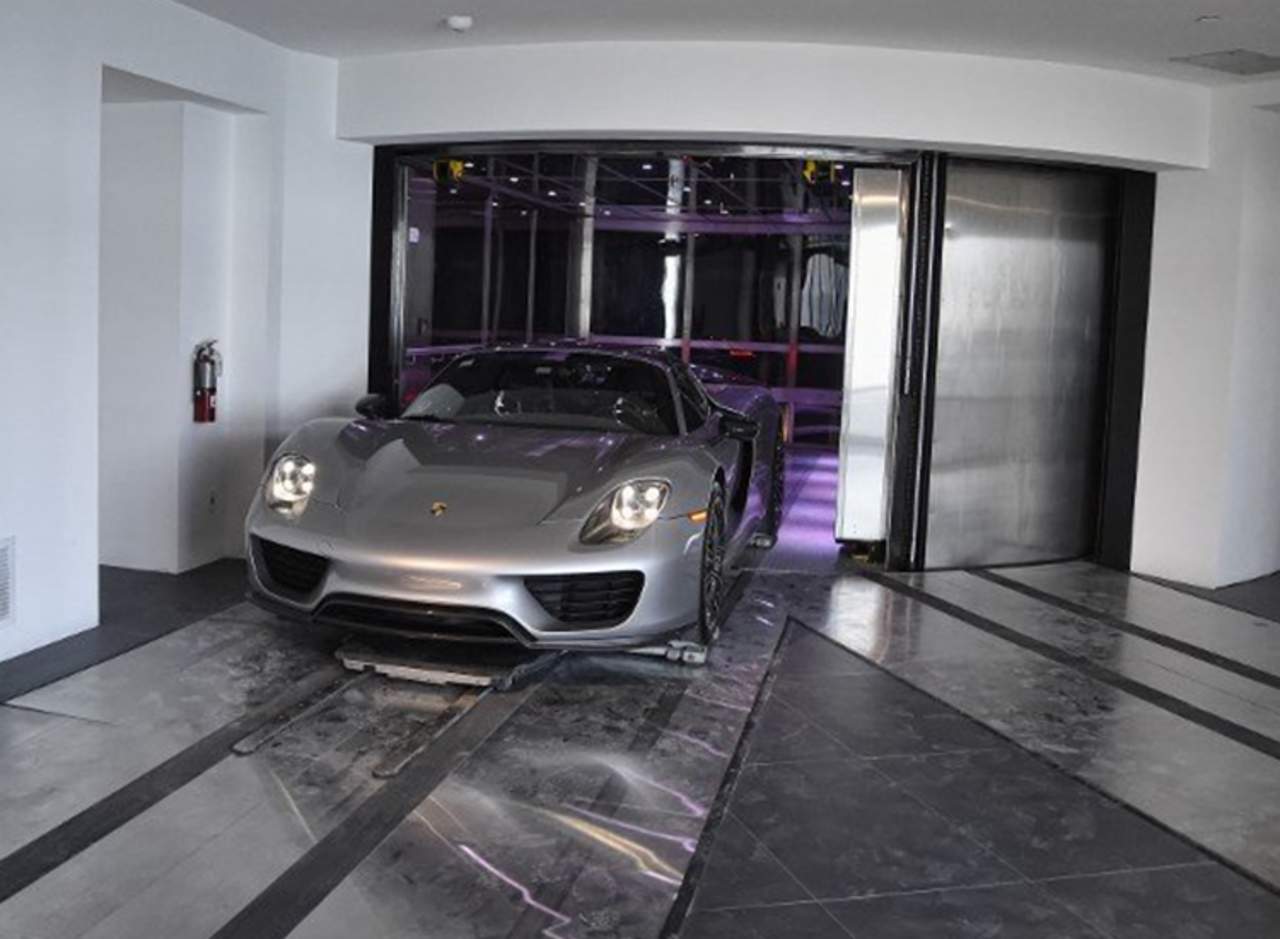 La Torre Porsche, donde el auto accede directamente a la vivienda. Noticias en tiempo real