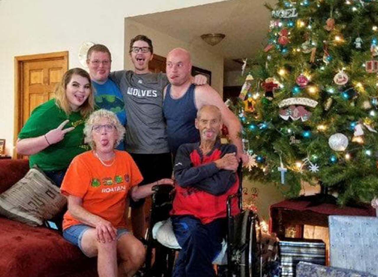 Familia celebra Navidad en julio por una razón dolorosa. Noticias en tiempo real
