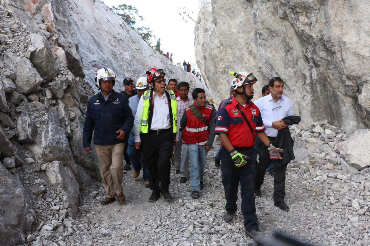 Esperan rescatar a un trabajador con vida de mina en Hidalgo. Noticias en tiempo real