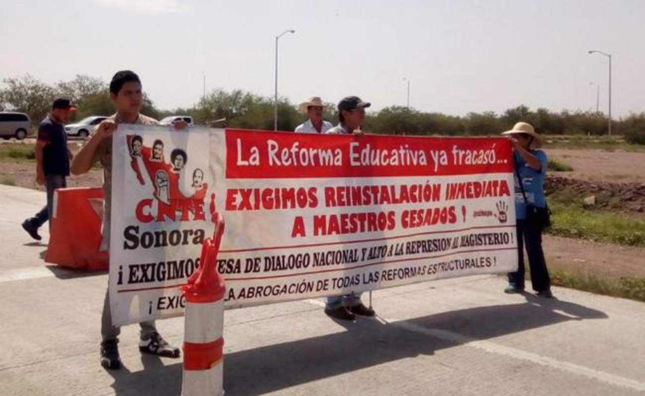 Bloquea CNTE carretera internacional en Sonora. Noticias en tiempo real