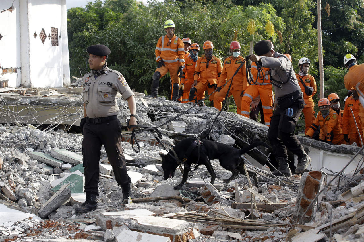 Suman 105 las víctimas mortales del sismo en Indonesia. Noticias en tiempo real
