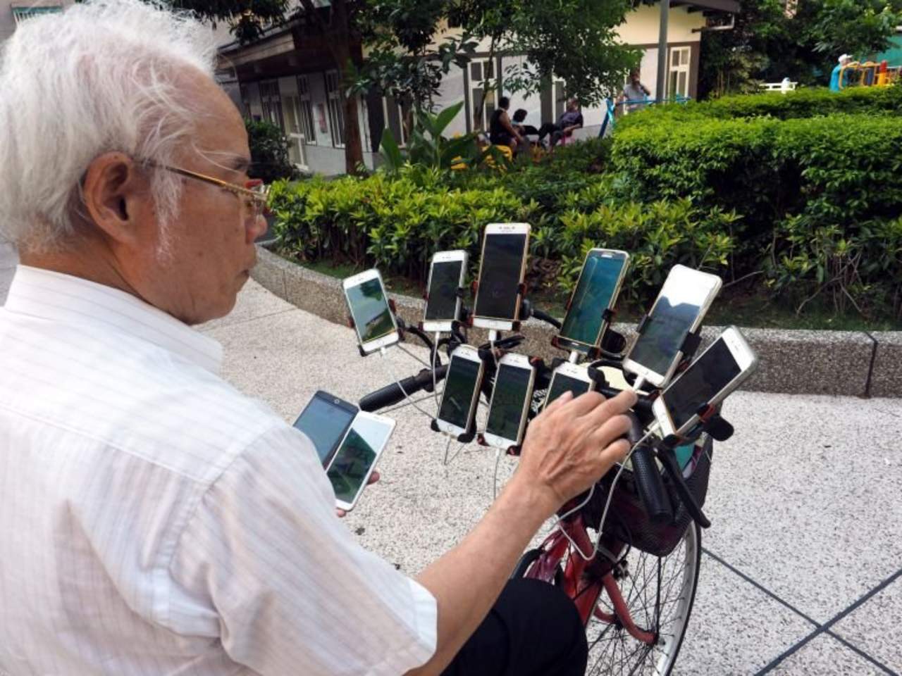 Anciano de 70 años es el fan número 1 de Pokémon Go. Noticias en tiempo real