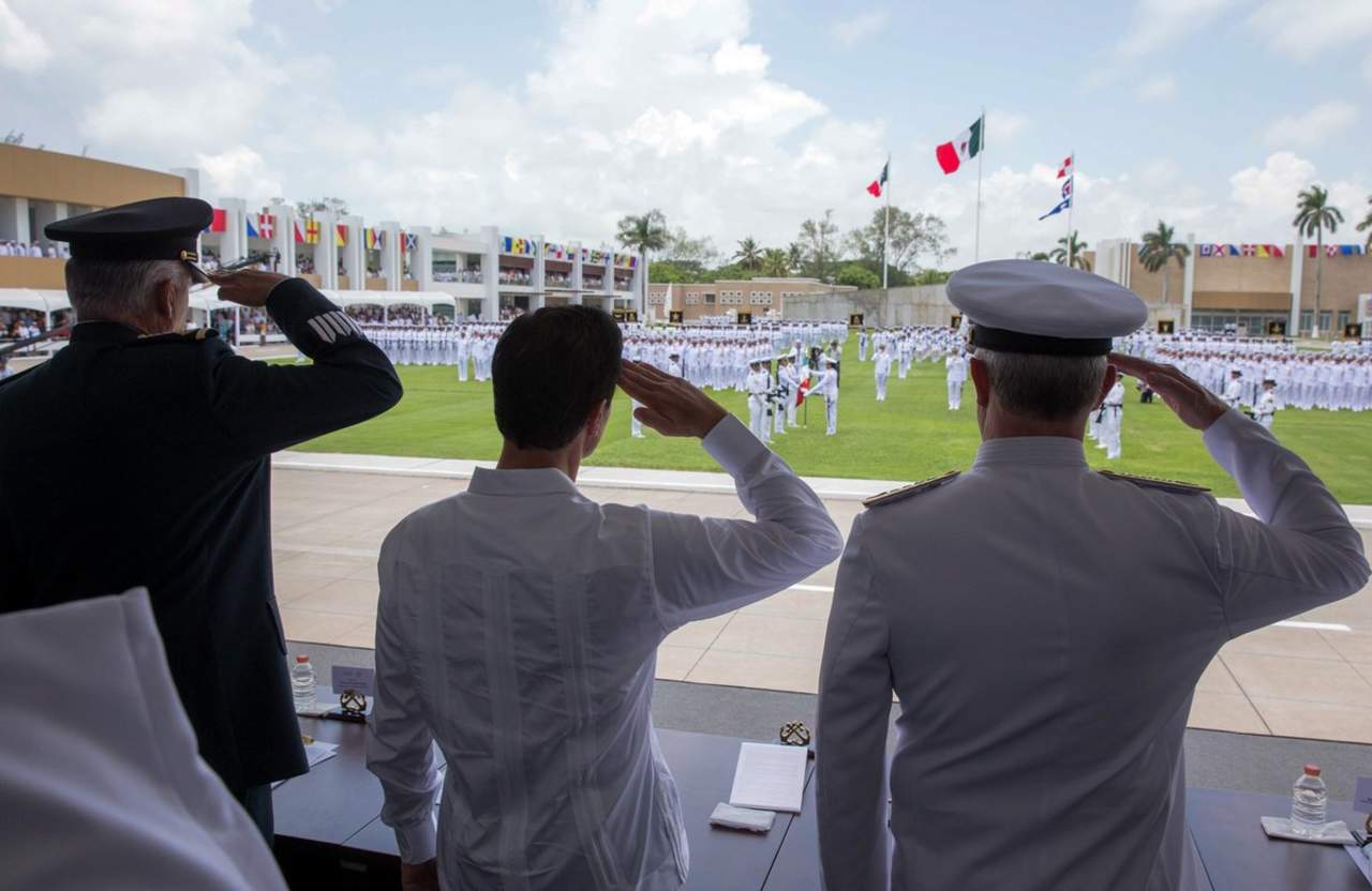 EPN encabeza graduación de cadetes navales. Noticias en tiempo real
