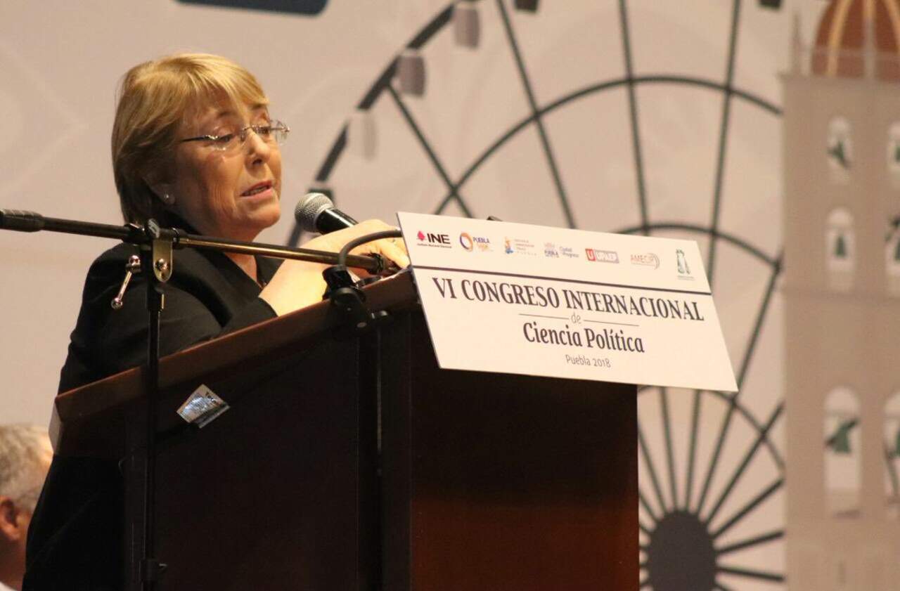 Bachelet recibe copia de la Cédula Real de Puebla. Noticias en tiempo real