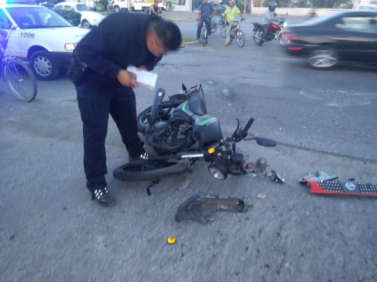 Motociclista choca contra taxi en Gómez Palacio. Noticias en tiempo real