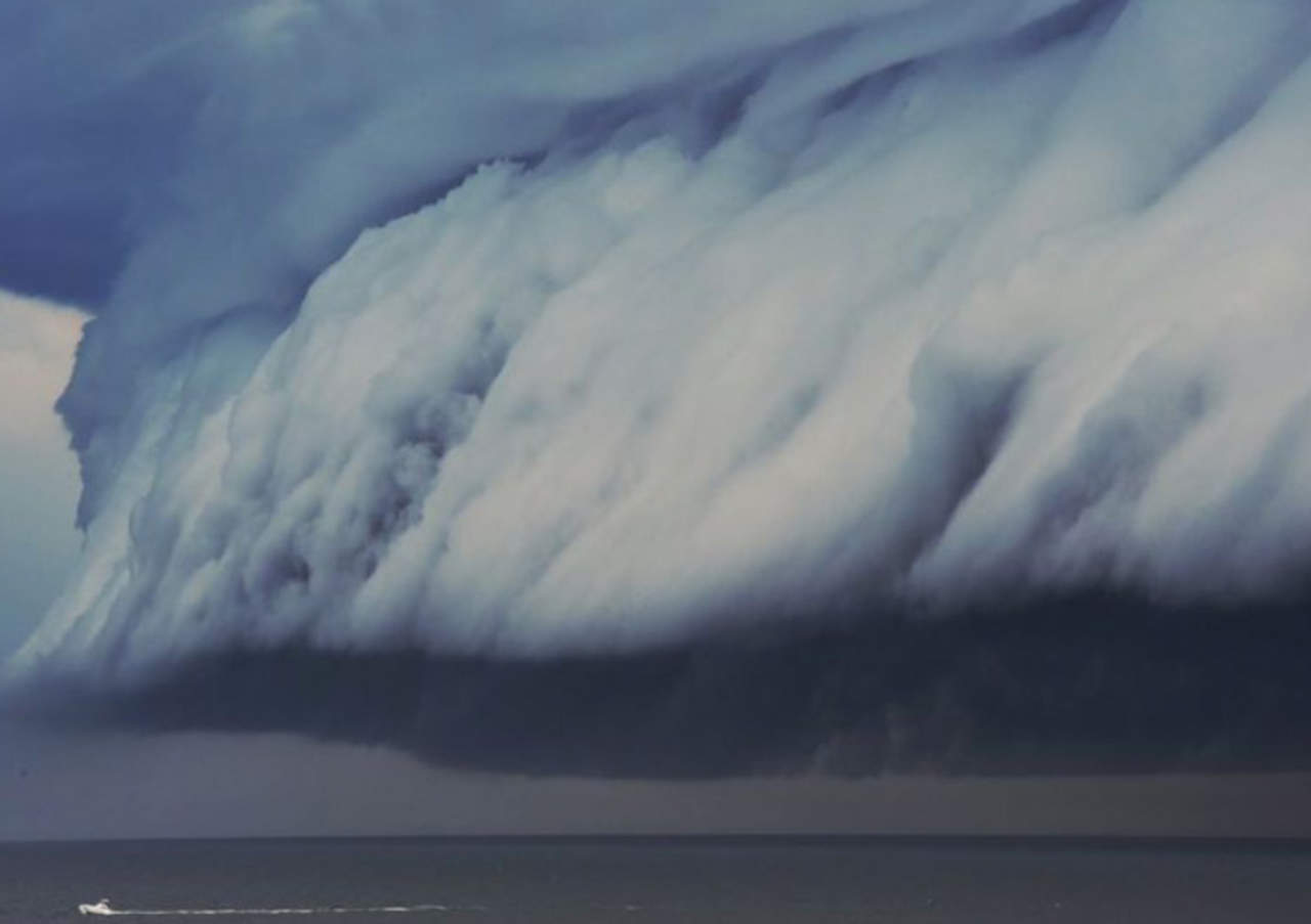 VIDEO: El impresionante tsunami de nubes. Noticias en tiempo real