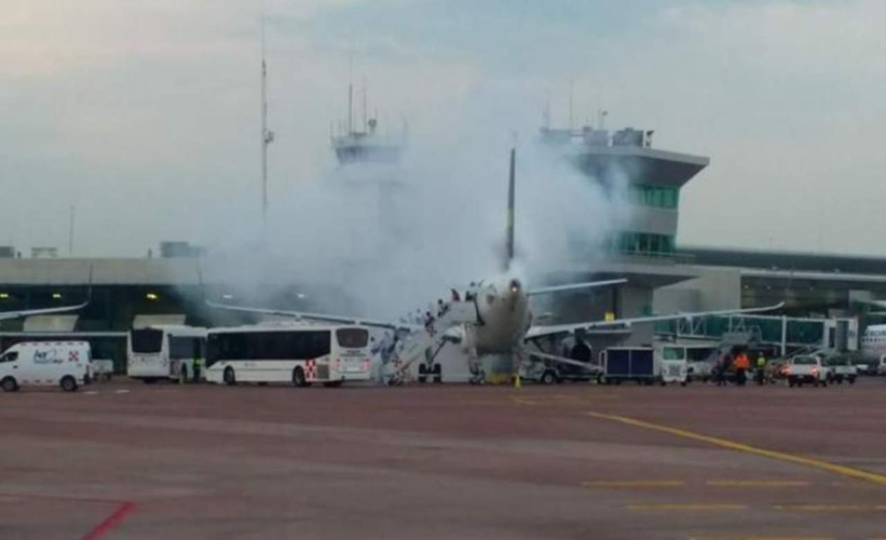 Evacuan a pasajeros de avión de Volaris en Guadalajara. Noticias en tiempo real