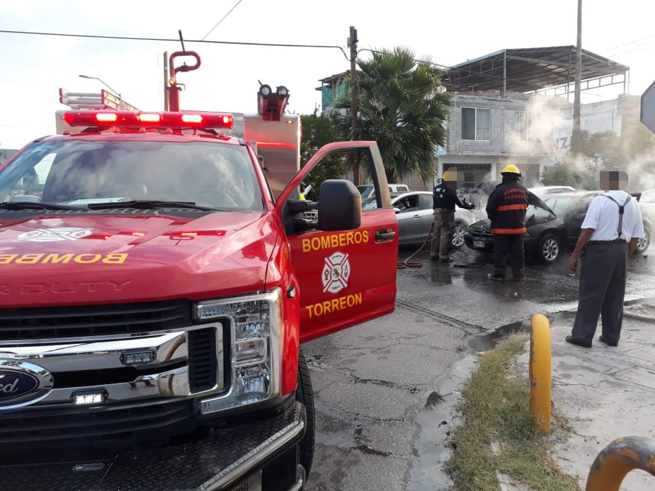 Se incendia vehículo en el centro de Torreón. Noticias en tiempo real