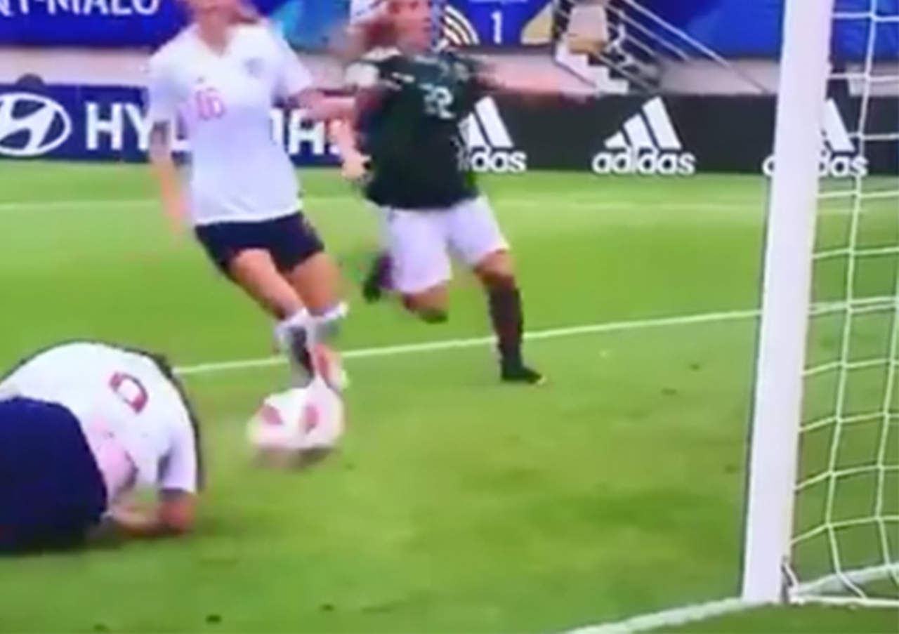 Este podría ser el gol más extraño del futbol femenil. Noticias en tiempo real