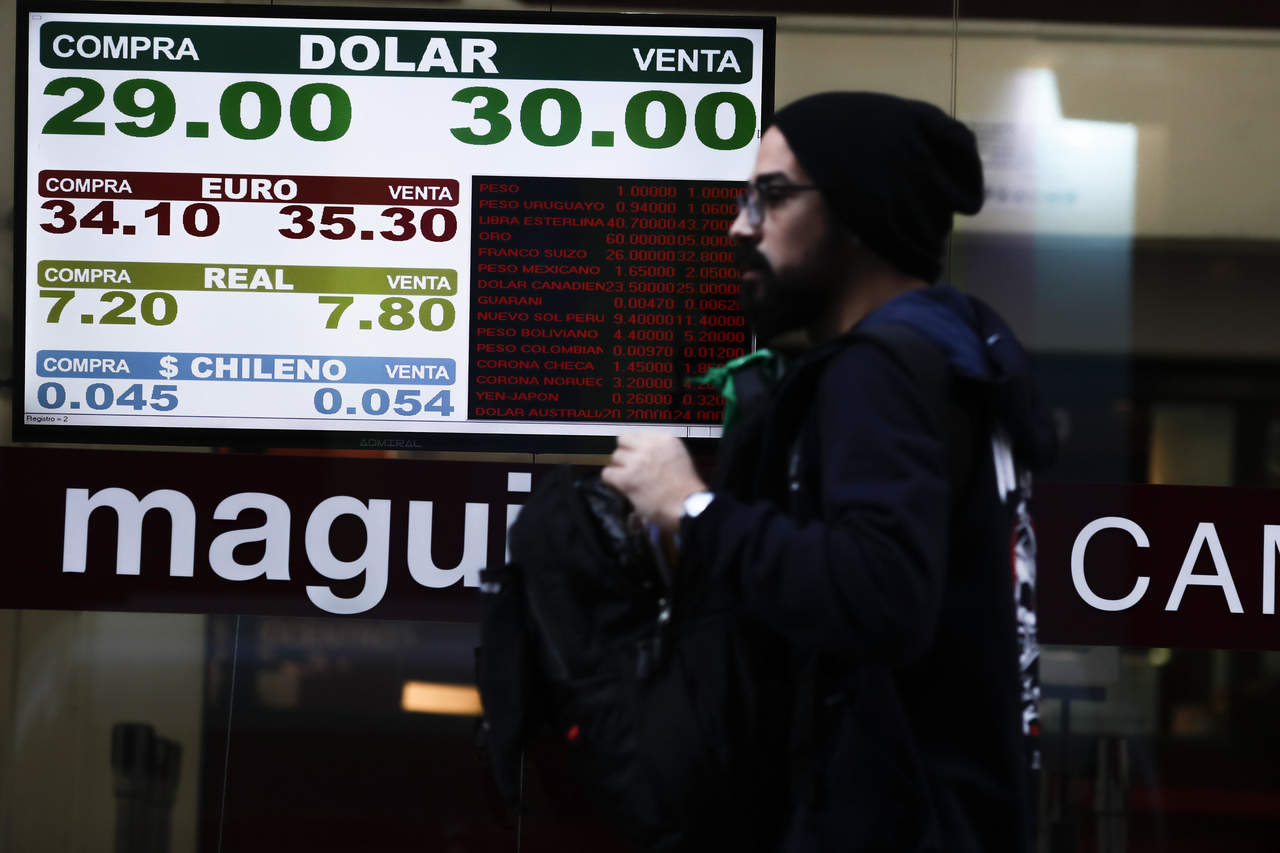 Argentina toma medidas para enfrentar crisis económica. Noticias en tiempo real