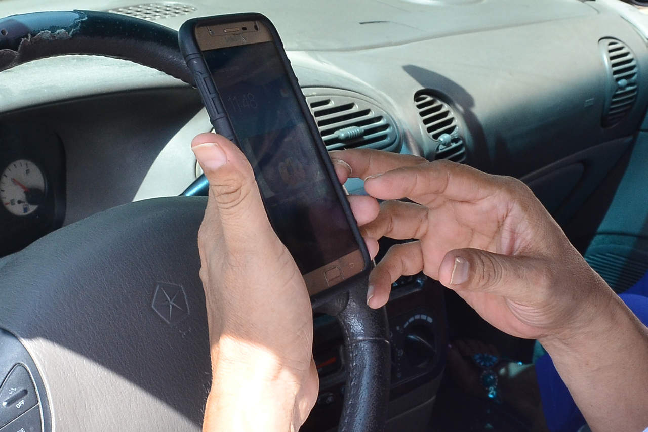 Vialidad va contra los que textean al conducir. Noticias en tiempo real