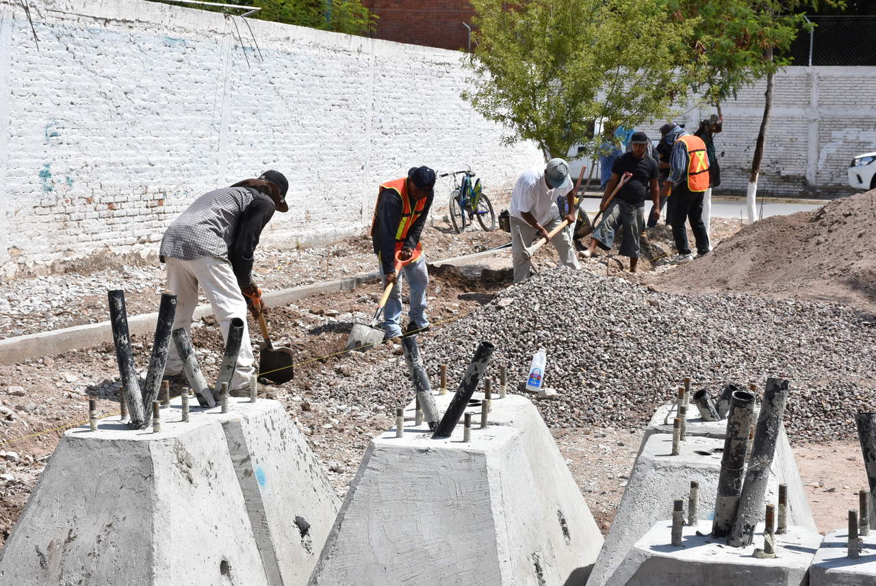 Inicia reconstrucción de plaza en la colonia Chapala. Noticias en tiempo real